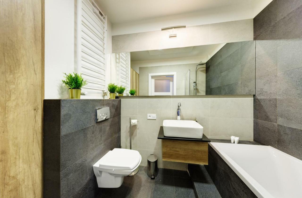 Sleepway Apartment - Garbary 100-46 z parkingiem Poznan Bagian luar foto