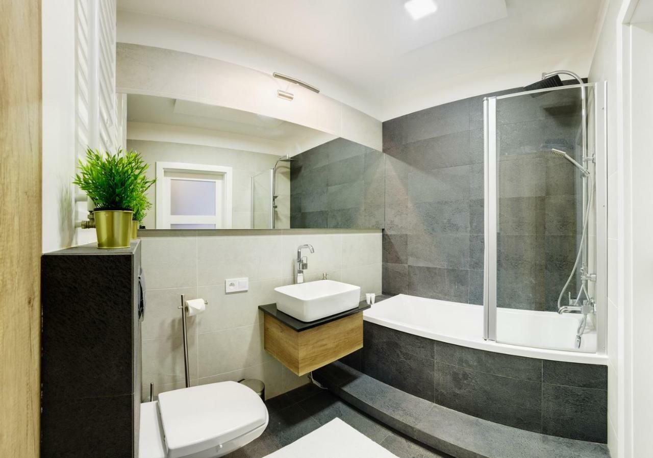 Sleepway Apartment - Garbary 100-46 z parkingiem Poznan Bagian luar foto